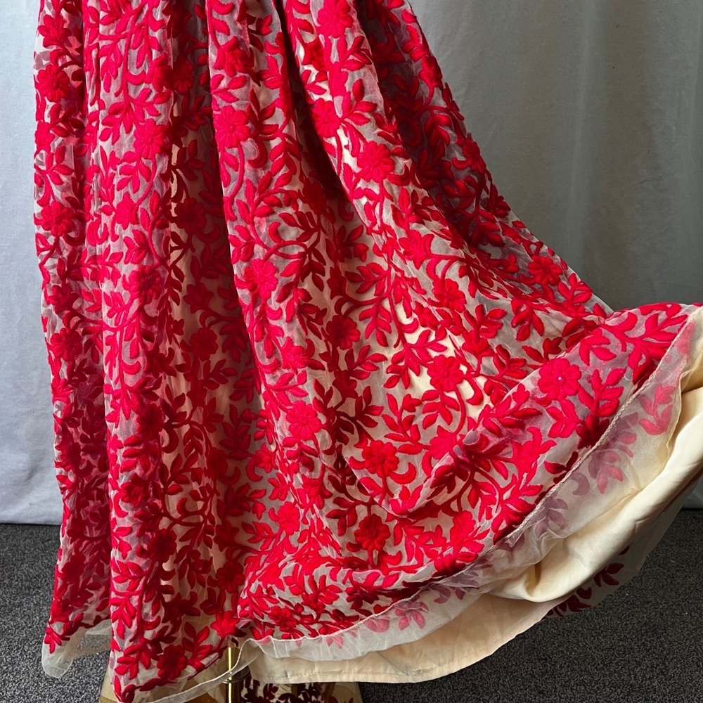 Red Floral Embroidered Mesh Handmade Formal Gown Nude Lined Medium - Picture 6 of 8